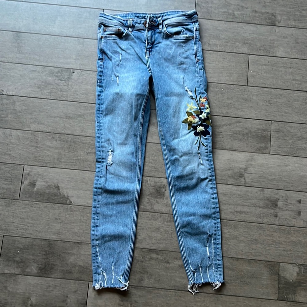 Zara floral embroidered skinny jeans size 2